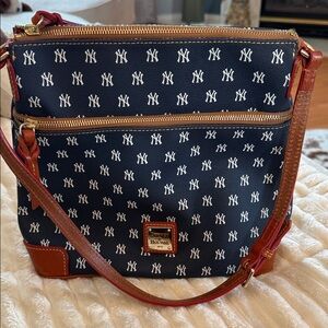Dooney & Burke NY YANKEES leather shoulder bag